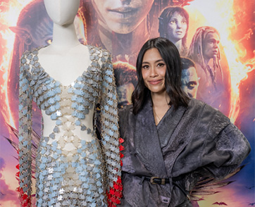 PIPATCHARA แบรนด์แฟชั่นไทยรักษ์โลก กับภารกิจพิเศษ ส่งชุดจากฝาขวดพลาสติกรีไซเคิลสู่พรมแดงงาน World Premiere “Avatar: Fire and Ash” ที่ลอสแอนเจลิส